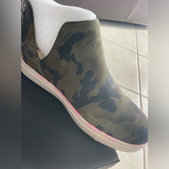 Steve Madden Canares Cut-Out Booties - Picture 7 of 10